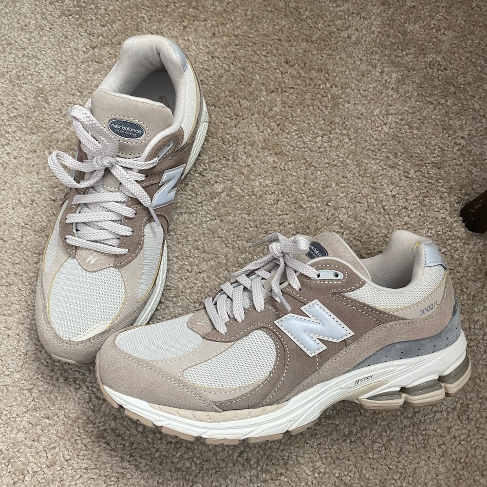 NEW BALANCE- 2002 R